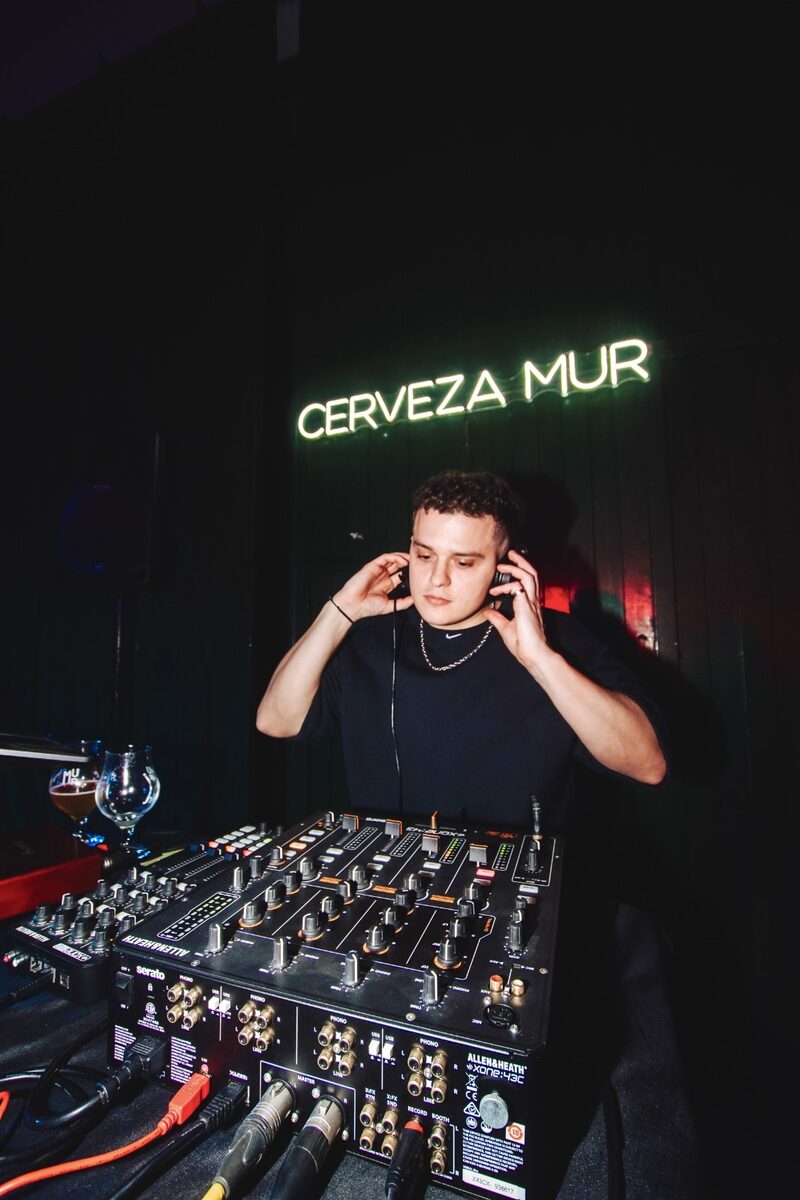 Chebi cueing — Cerveza Mur, Buenos Aires